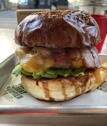 【ハンバーガー】渋谷：THE GREAT BURGER STAND – ベーコンチーズバーガー　⇒　最＆高